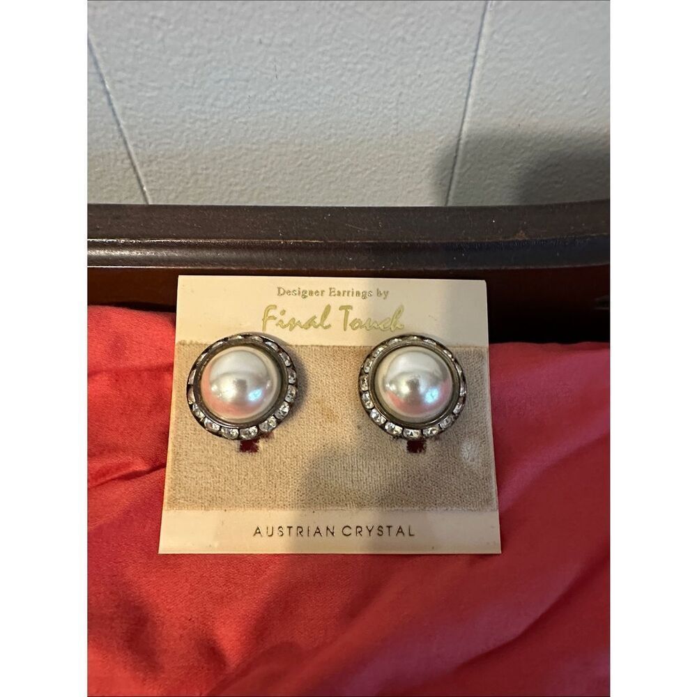 Vintage Final Touch  Clip On Earrings